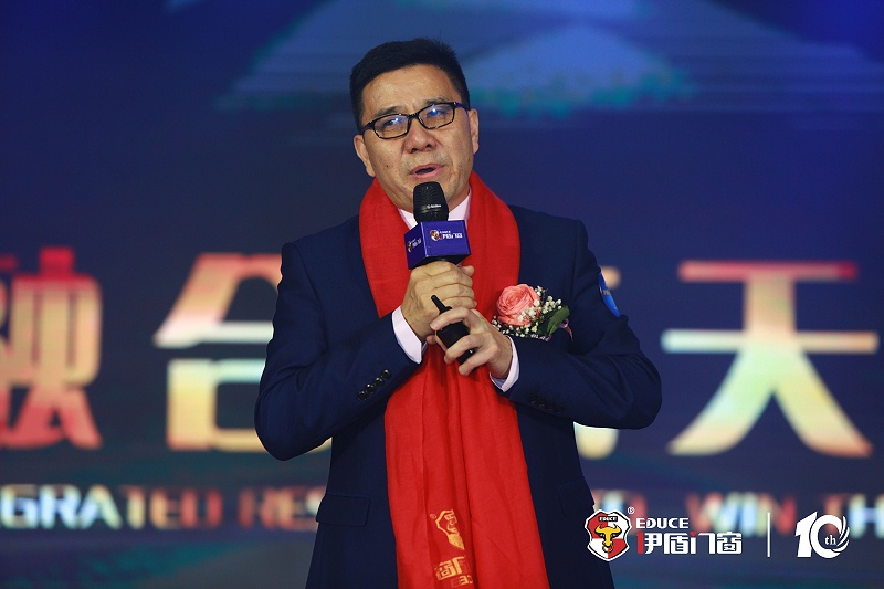 伊盾門窗十周年慶在佛山楓丹白鷺酒店隆重舉行，央視名嘴朱軼前來助陣！026